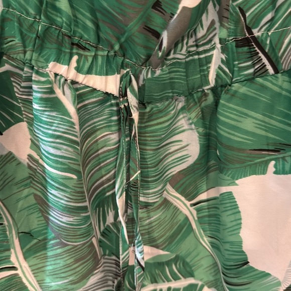 Green Leaf Print Romper with Lace Trim - Picture 4 of 8